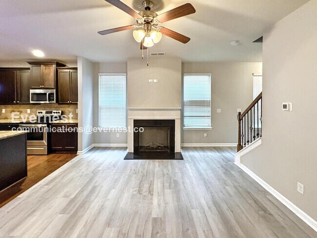 Foto del edificio - 313 Lossie Ln