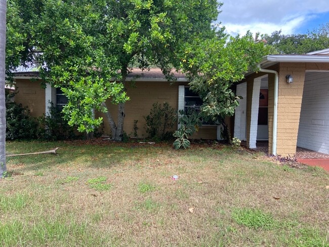 Building Photo - 5601 Elkhorn Blvd