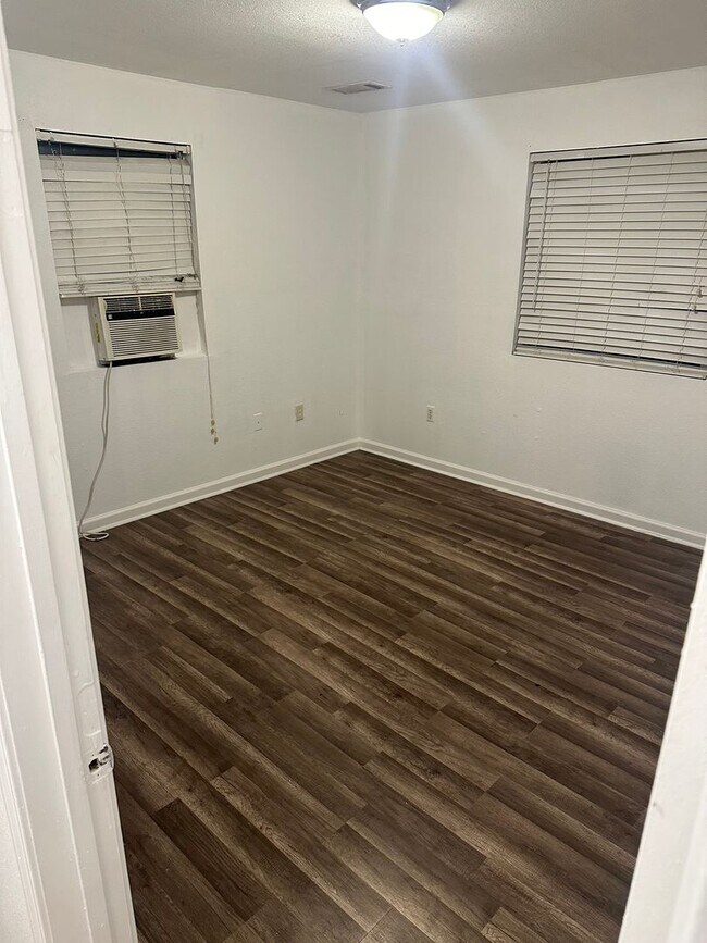 Building Photo - 5725 Wilton Dr