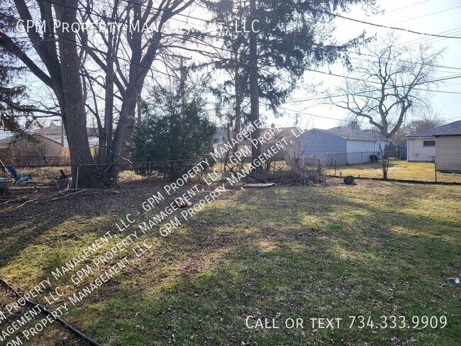 Building Photo - Dearborn Heights Home!
