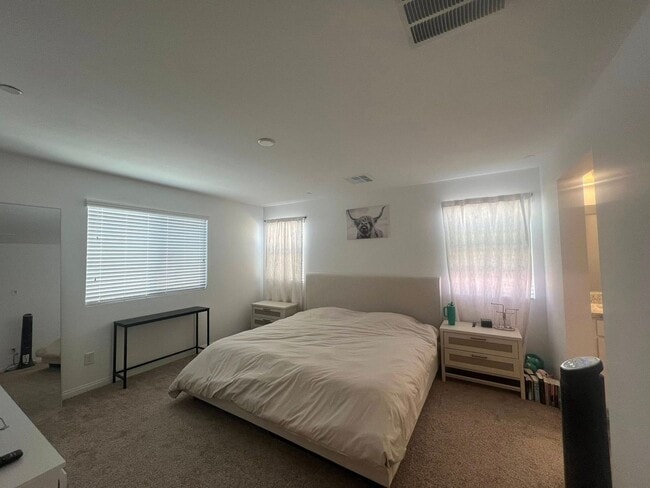 Building Photo - 854 Benning St