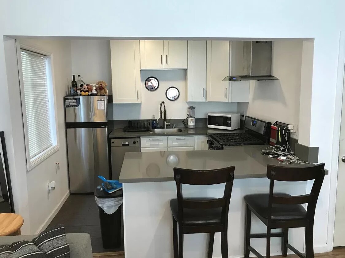 Kitchen - 1743 S La Brea Ave