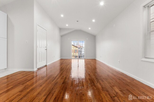 Building Photo - 45 Jewett Ave