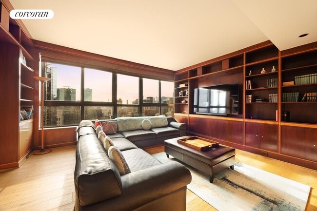 Building Photo - 100 United Nations Plaza