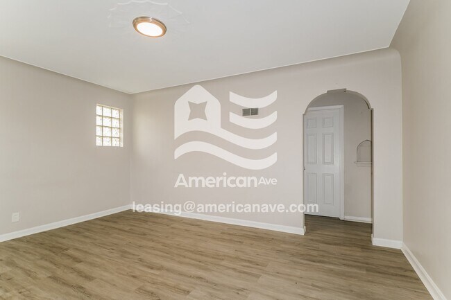 Foto del edificio - 2370 S Milton Ave