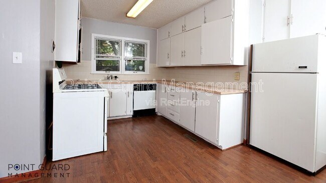 Building Photo - 1643 N Vassar Ave