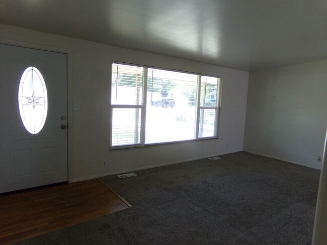 Living Room - 5522 East Edgewood Drive