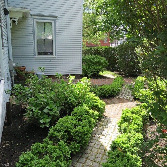 Building Photo - 3 br, 2 bath Apartment - 984 Chestnut St