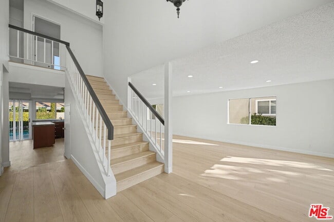 Building Photo - 243 Blanquita Way