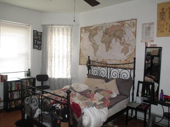 Building Photo - GREAT Renovated 3Br/1.5Bth apartment, Avai...