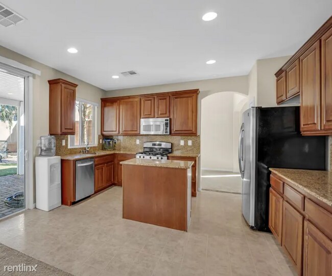 Building Photo - 4 br, 2 bath House - 4428 Little Blue Hero...