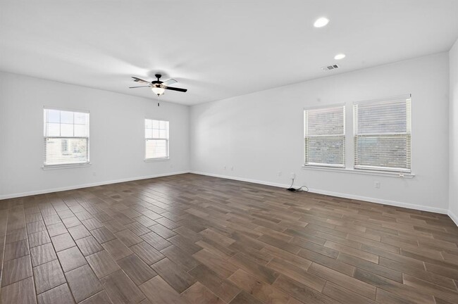 Building Photo - 221 Arabian Colt Dr