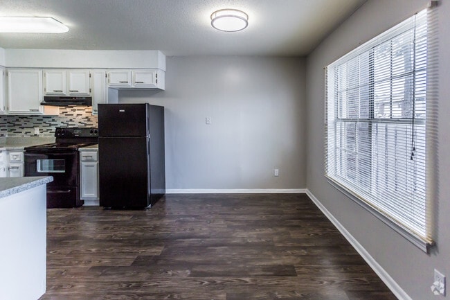 4 BR, 2.5 BA - 1800 SF - Dining Area - Emerald Square Apartments