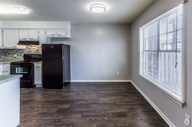 2 HAB, 1.5 BA - 1,200 ft² - Área de comedor - Emerald Square-New
