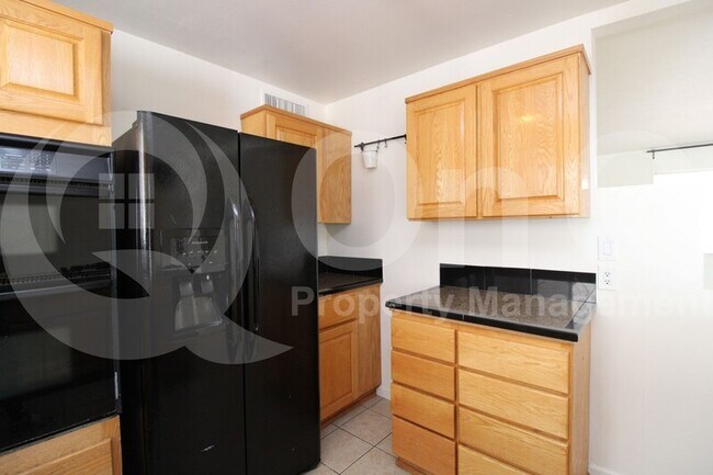 Building Photo - 1351 W 14th St