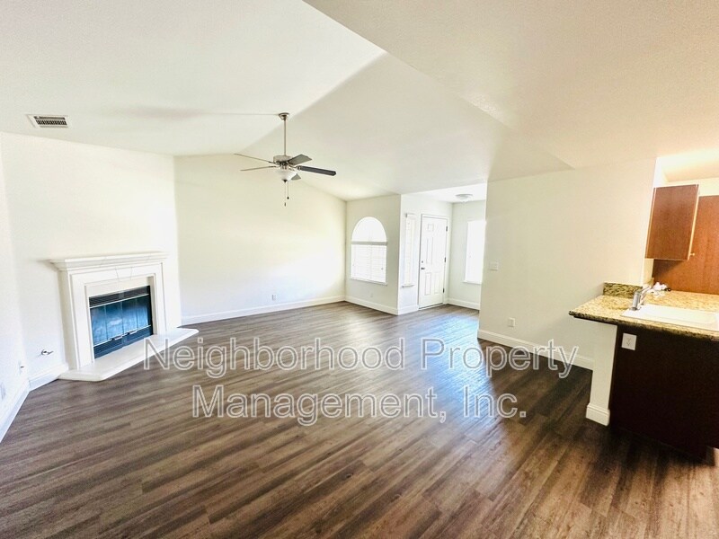 Primary Photo - 708 Spruce Ave