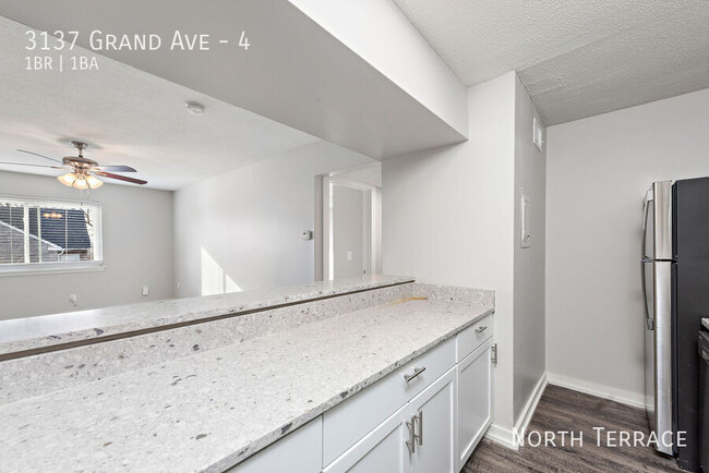 Foto del edificio - ?? Freshly Upgraded 1BR in Midtown – Moder...