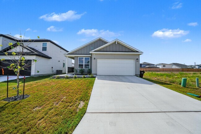 Building Photo - Beautifully Maintained Single-Story Home in Vista Real - Realtor Commission: $500