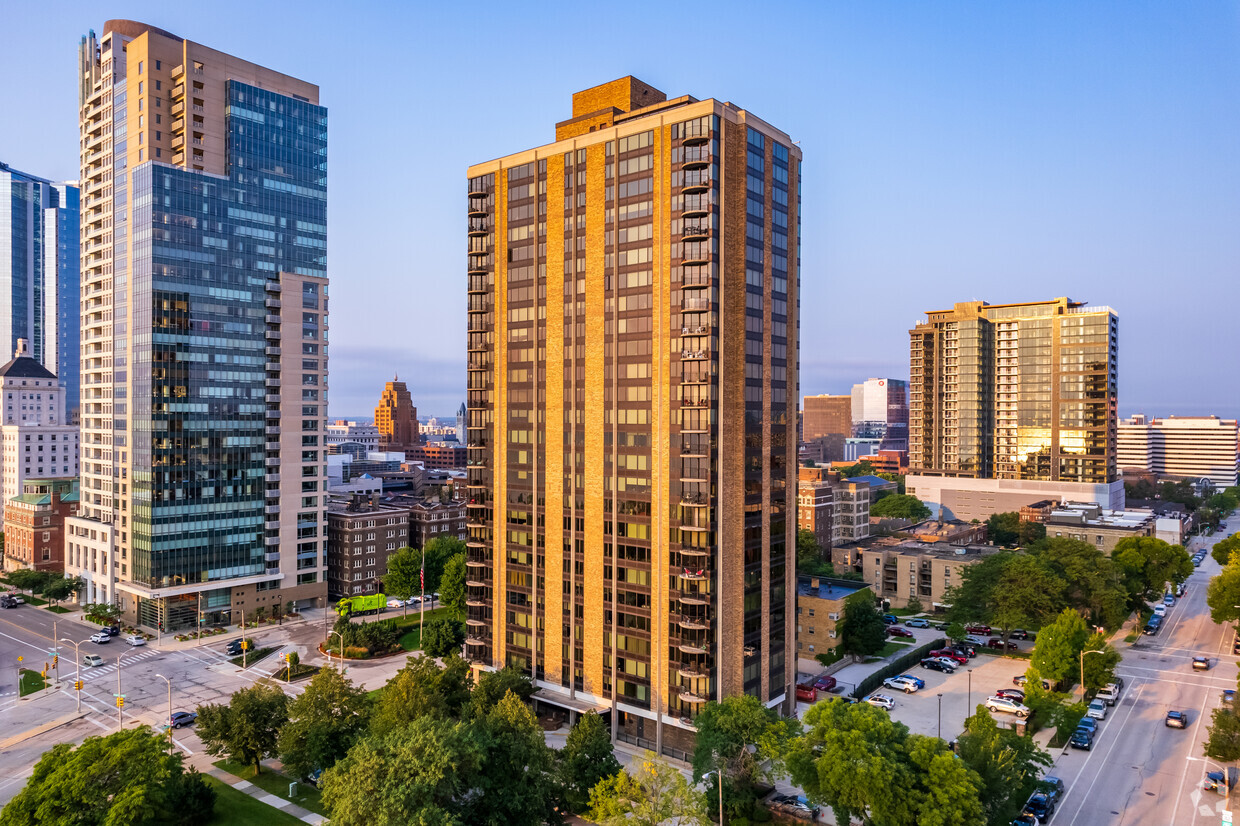 Primary Photo - Regency House Condominiums