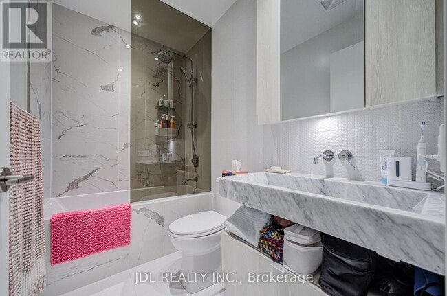 Photo du bâtiment - 11 Yorkville Ave