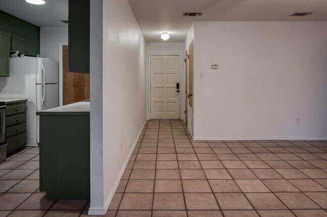 Building Photo - 104 Sombrero Dr