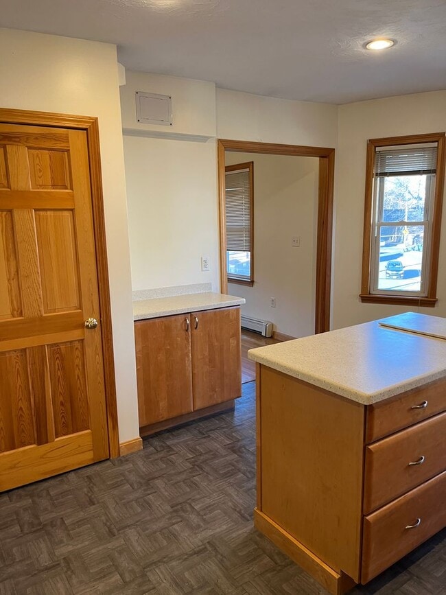 Building Photo - Sunny 1 Bed room 2nd floor apartment in Norwood