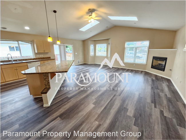 Foto del edificio - 2 br, 2 bath House - 129 Rainier Ave