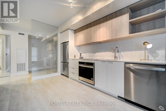 Building Photo - 6-506 Sonic Way