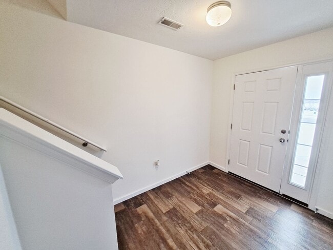 Building Photo - 3 Bed / 3-1/2 Bath Single Family Townhome ...