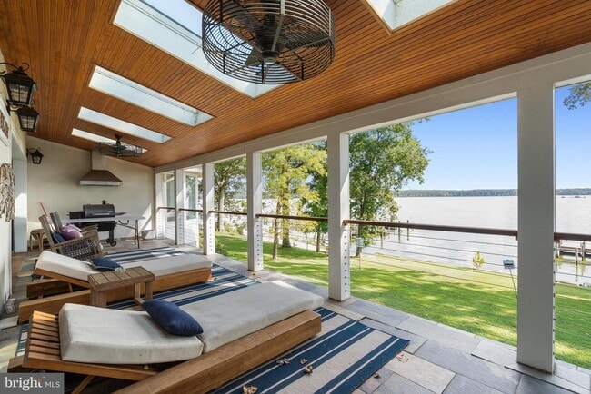 Building Photo - 5837 River Dr