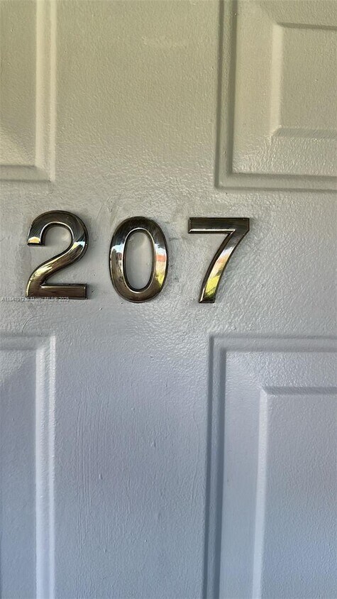 Foto principal - 1200 SW 52nd Ave