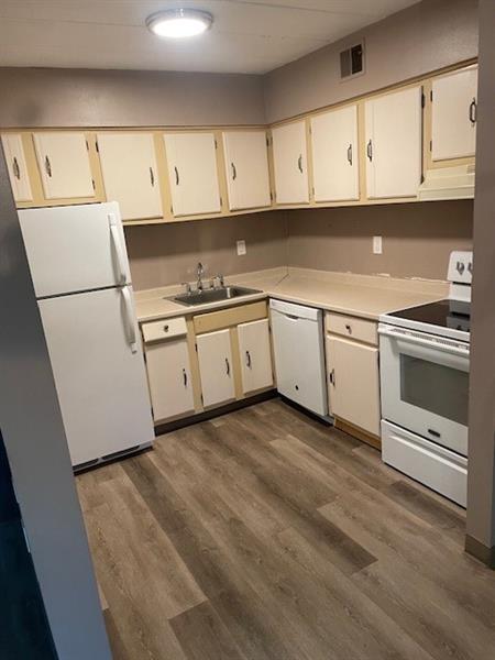 Foto del edificio - 100 Penn Pleasant Dr