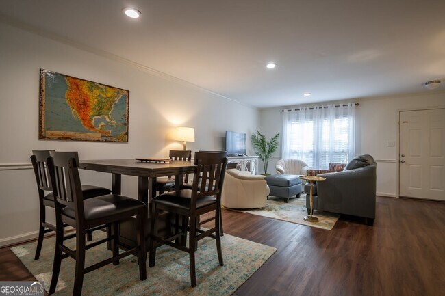 Foto del edificio - 210 E Cloverhurst Ave