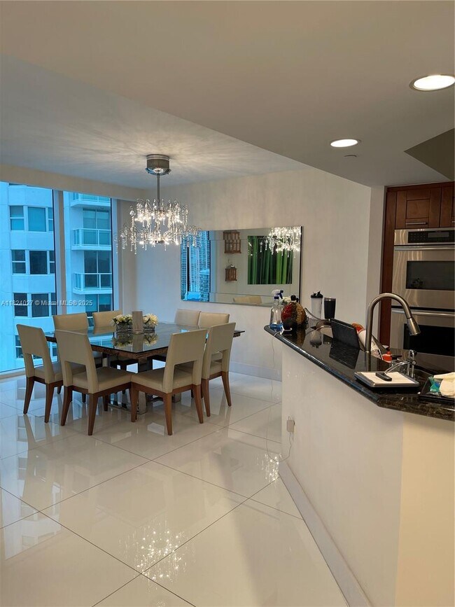 Foto del edificio - 3301 NE 183rd St