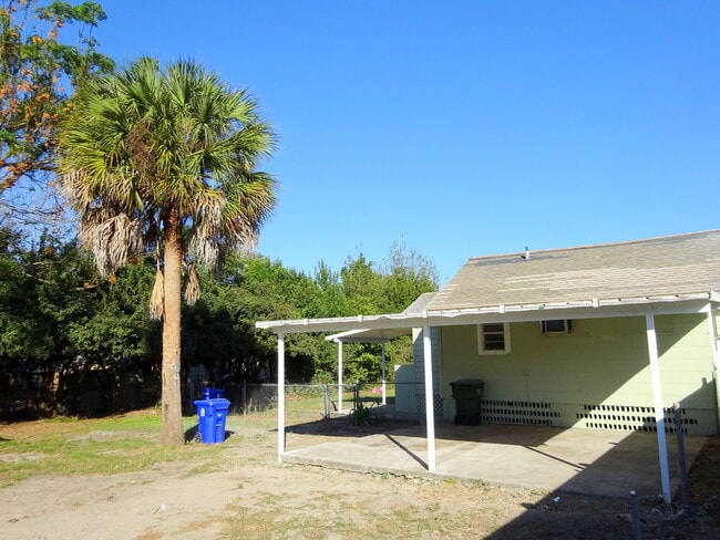 Building Photo - HUGE 1BR/1BA Lakeland Home NO APPLICATION ...