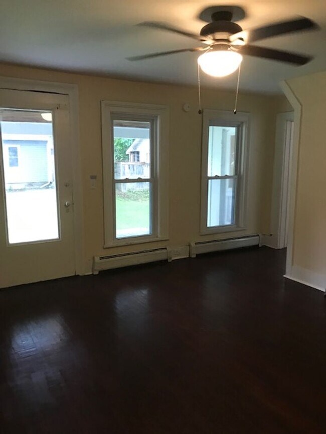 Foto del edificio - 309 W Broad St