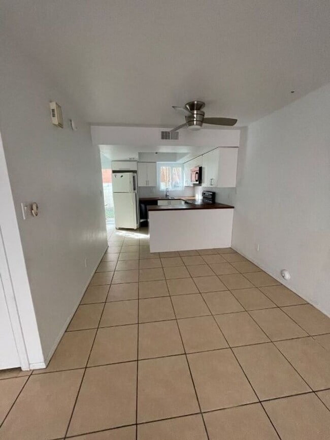 Building Photo - 544 S Wilson St