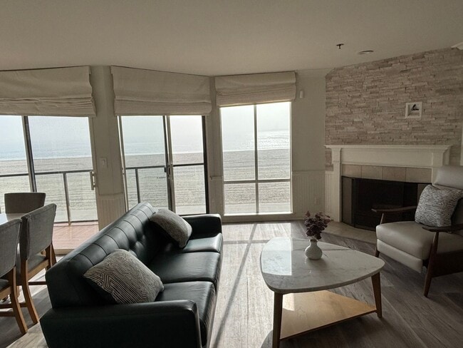 Foto del edificio - Remodelled Two Bedroom Condo with Ocean Views for Days!