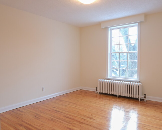 Building Photo - Crestview Apartments