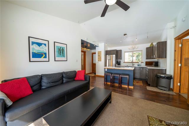 Building Photo - 410 Bobcat Ln