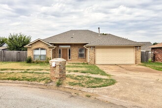 Building Photo - 2028 Old Central Dr
