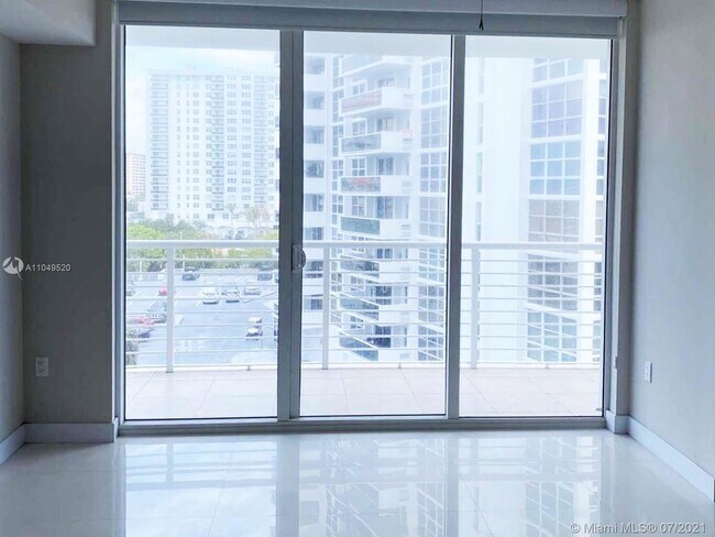 Foto del edificio - 2831 N Ocean Blvd