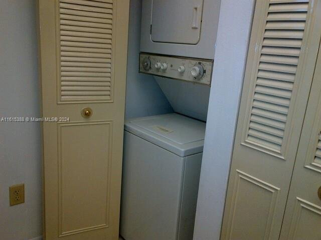 Foto del edificio - 6800 Cypress Rd