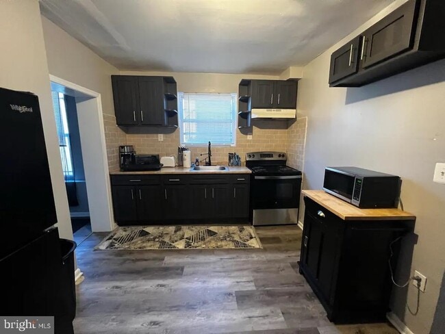 Building Photo - 565 Chester Pike