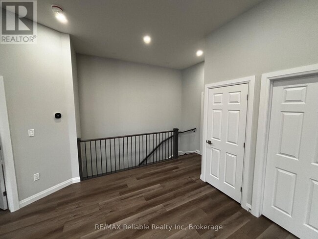 Building Photo - 24 Albert St