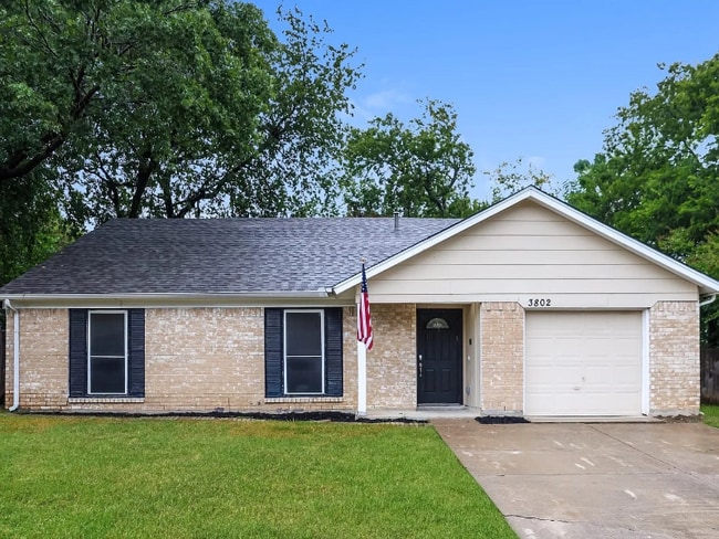 Building Photo - 3802 Wooddale Ct