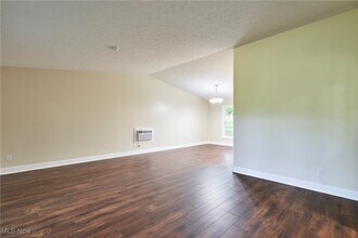 Building Photo - 2635 Martin Rd