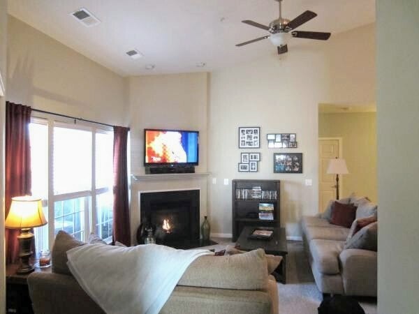 Living - 5307 Wyndholme Cir