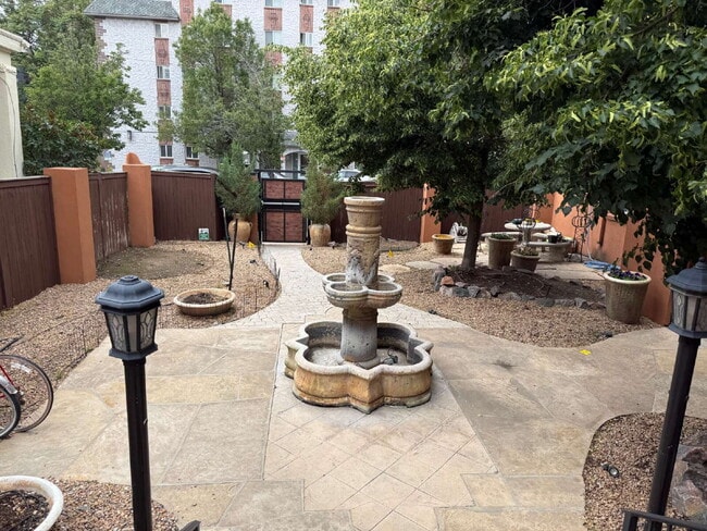Building Photo - Wonderful 1 Bed Condo in Speer Neighborhood