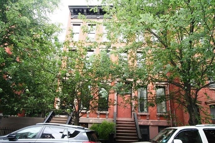 Primary Photo - 300 Barrow St
